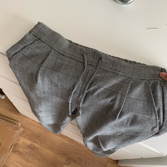 Vero Moda checkered pant! - Picture 2 of 3